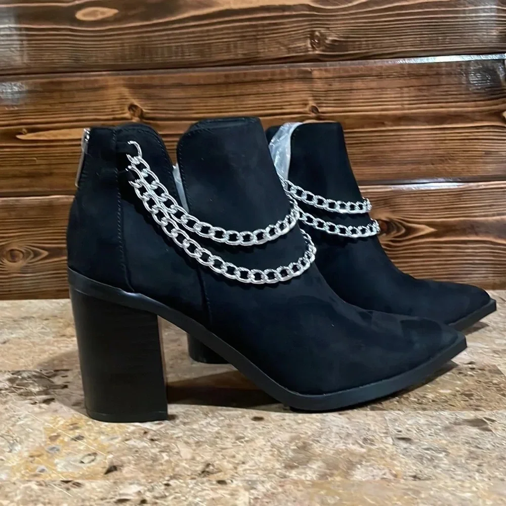 Black Boots with Double Chain